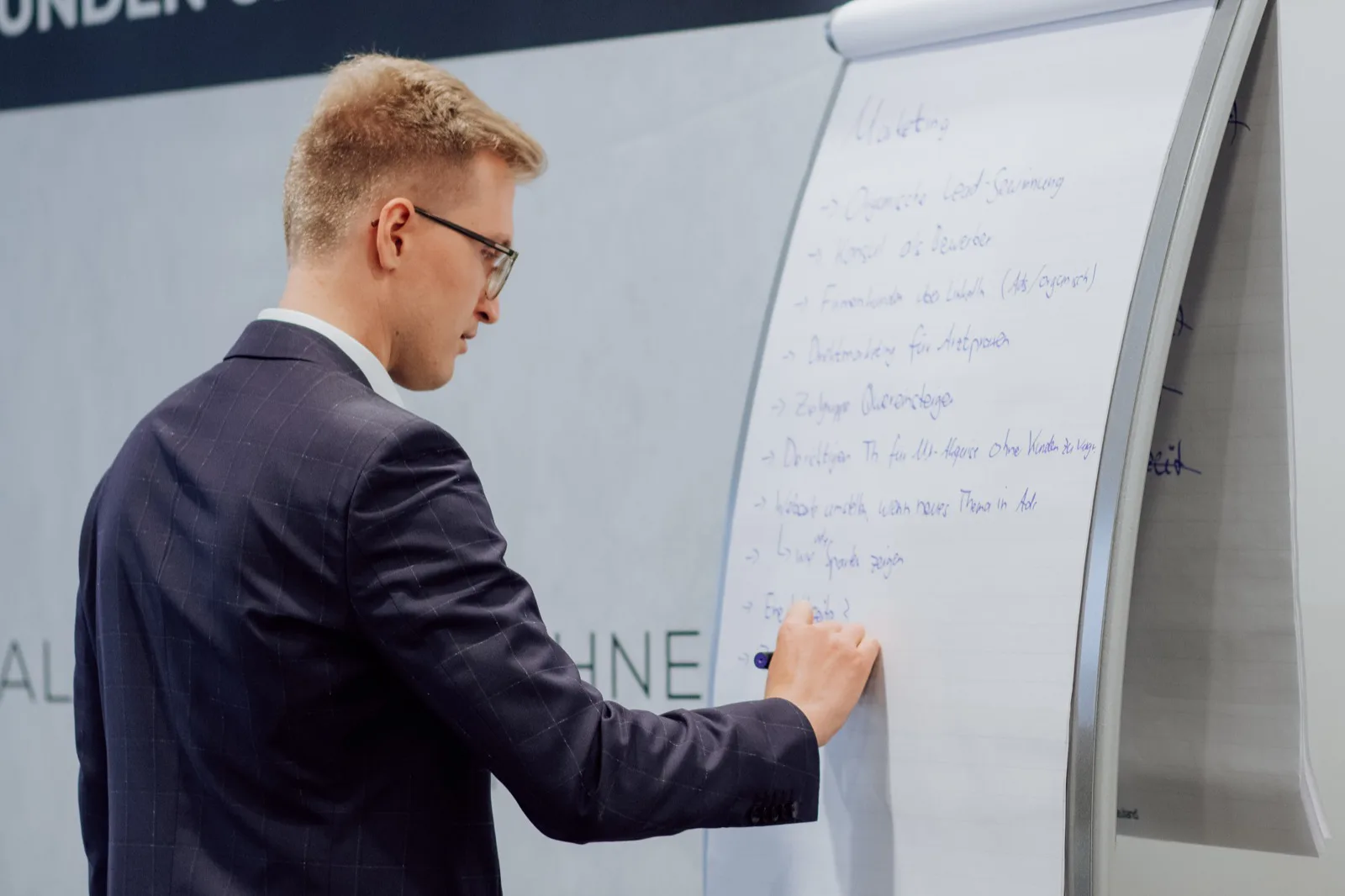 Alexander Wehner am Flipchart